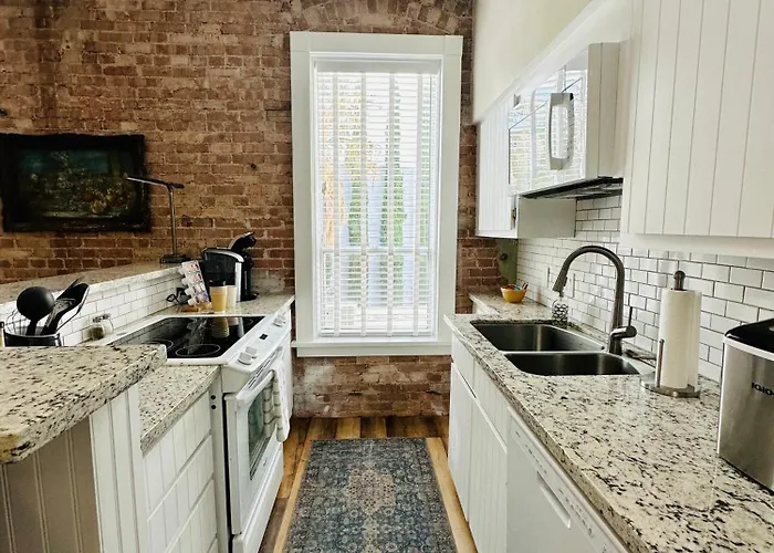 Brownstone 4*