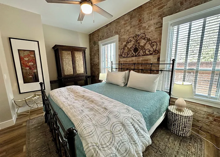 Hotel apartamentowy Brownstone