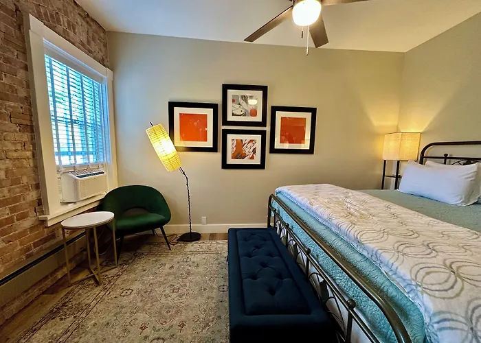 Brownstone Hotel apartamentowy