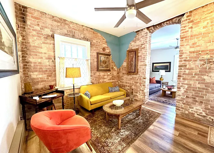 Brownstone 4*
